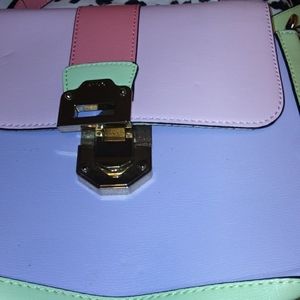 Iam selling my Aldo purse